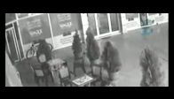 Polise Satır Çeken Gençlere Dayak Polise Satır Çeken Gençlere Dayak